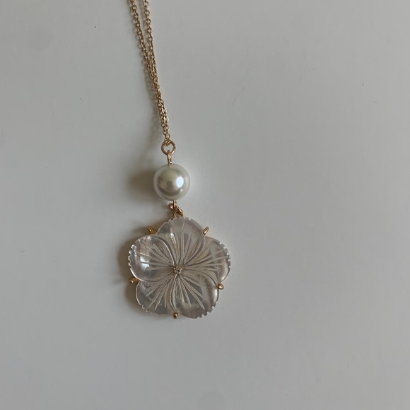 NWT Loft Outlet Gold Floral Statement Necklace - Picture 2 of 6